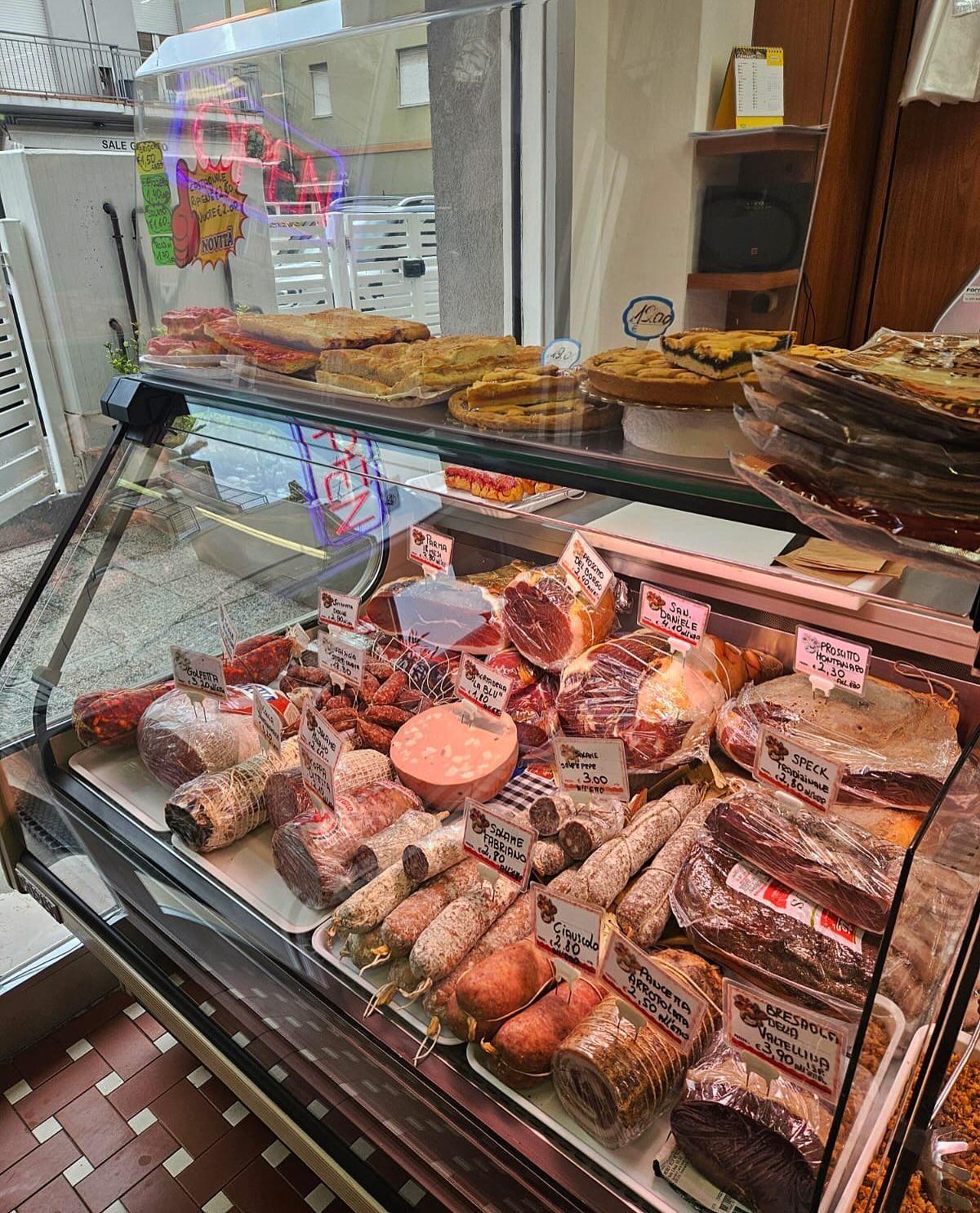 Banco salumi e formaggi di Bottega da Leo